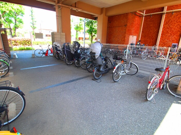 物件外観写真5　(駐輪場)