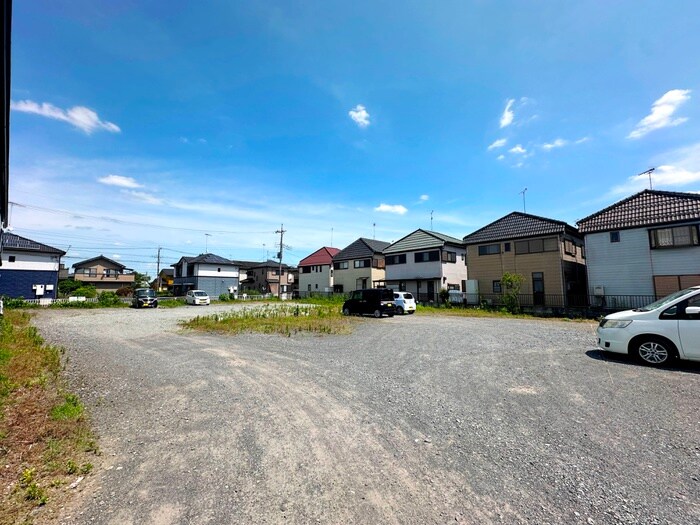 物件外観写真4　(駐車場)