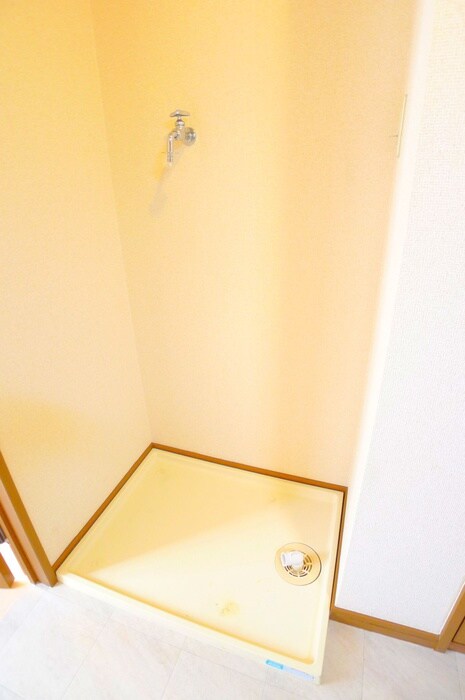 物件内観写真12　(洗濯機置場)