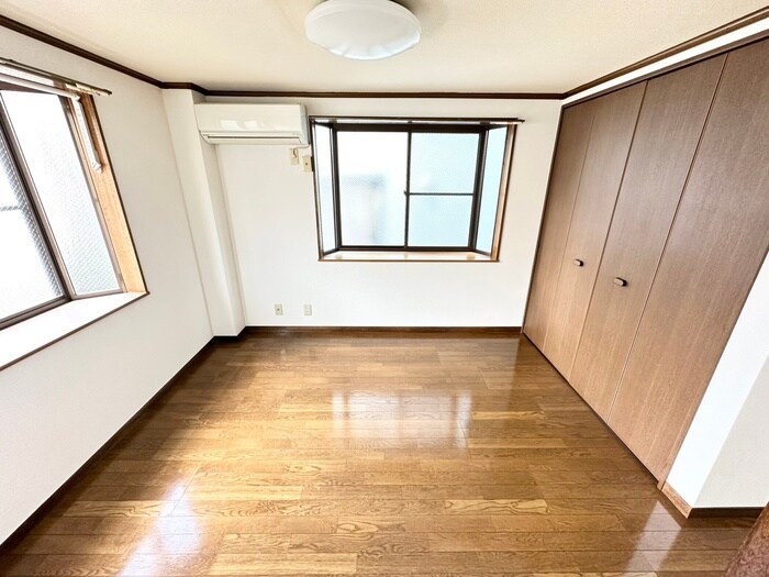 物件内観写真7　(室内からの展望)