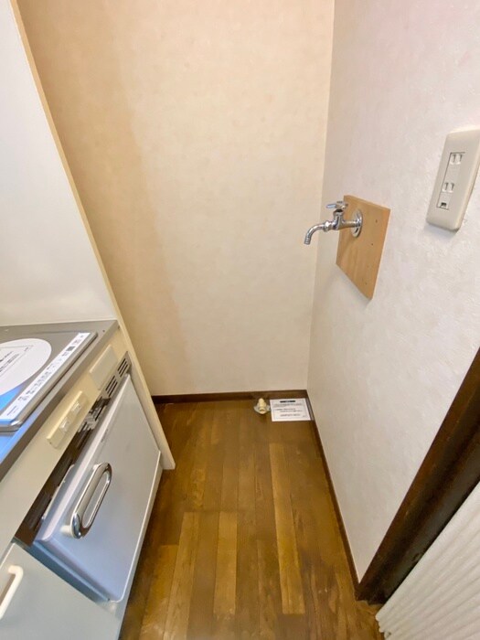 物件内観写真10　(洗濯機置場)