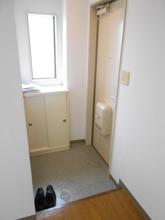 物件内観写真12　(玄関)