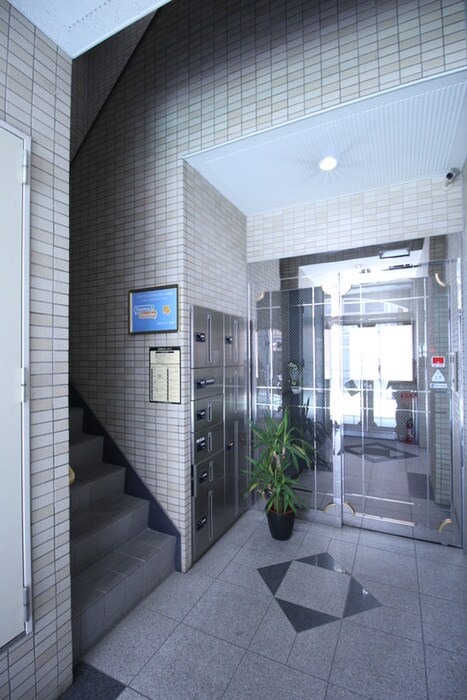 物件外観写真4　(エントランス部分)