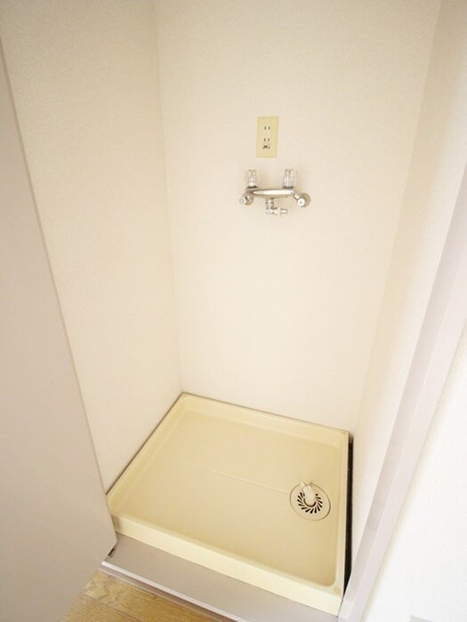 物件内観写真12　(洗濯機置場)