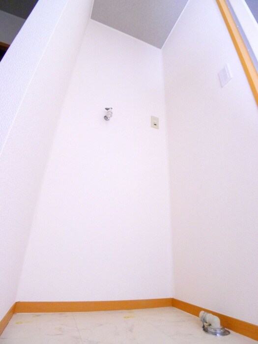 物件内観写真14　(洗濯機置場)