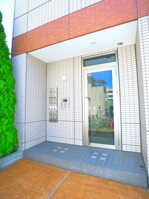 物件外観写真4　(エントランス部分)