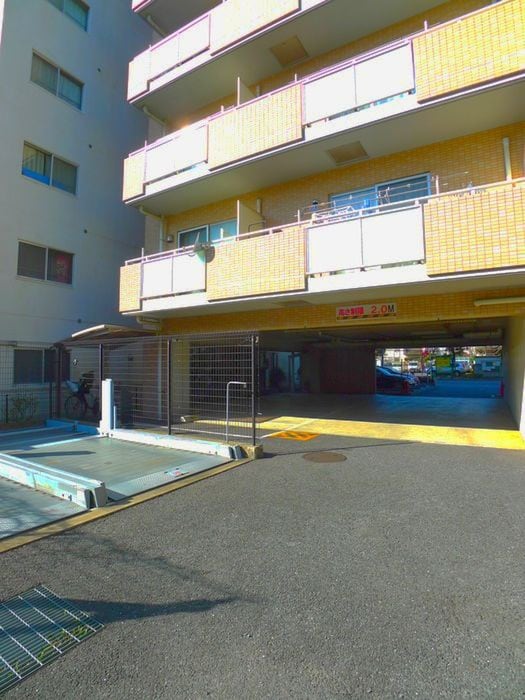 物件外観写真3　(駐車場)