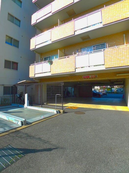 物件外観写真3　(駐車場)