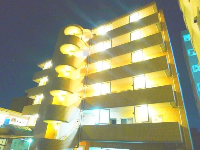 物件外観写真4　(エントランス部分)