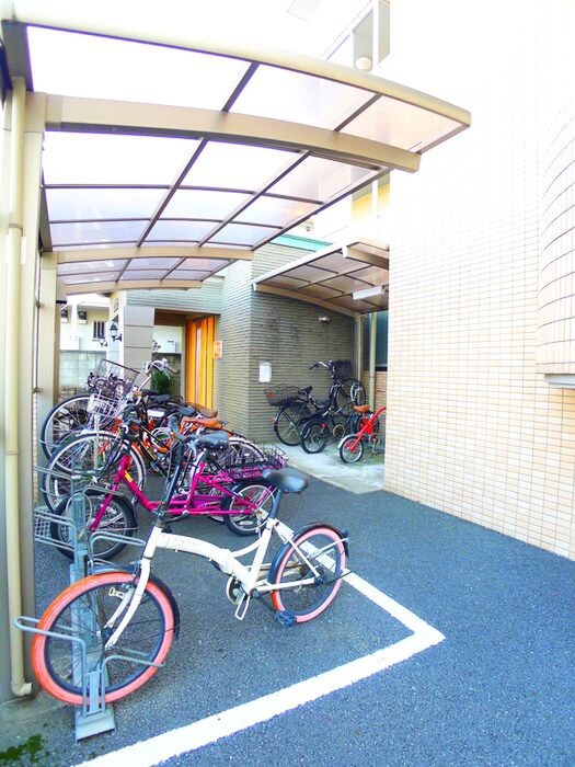 物件外観写真5　(駐輪場)