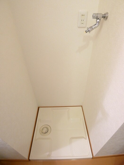 物件内観写真18　(洗濯機置場)