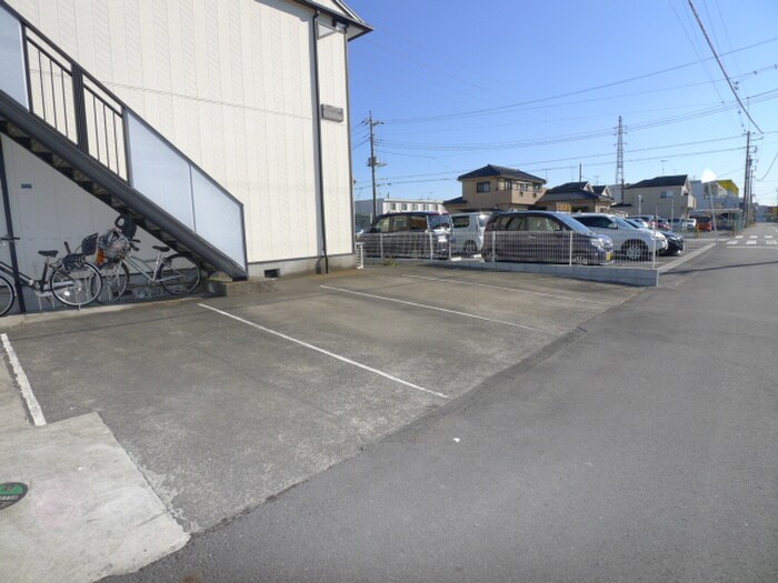 物件外観写真4　(駐車場)