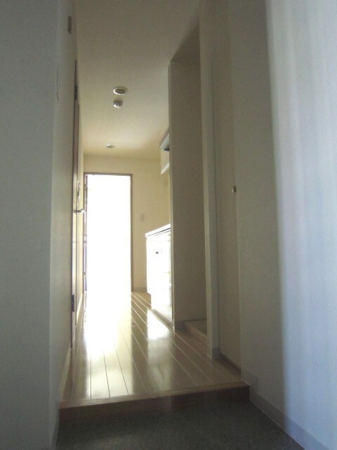 物件内観写真12　(玄関)