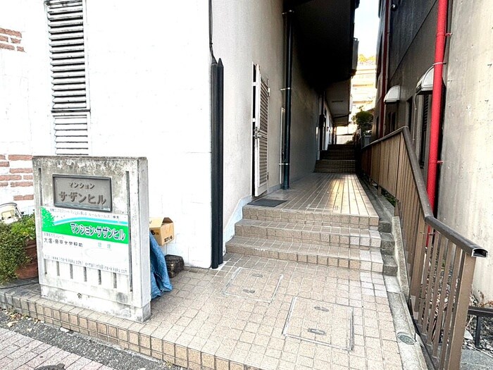 物件外観写真4　(エントランス部分)