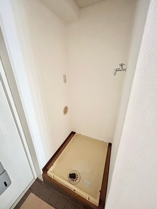 物件内観写真15　(洗濯機置場)