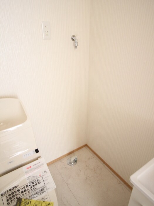 物件内観写真13　(洗濯機置場)