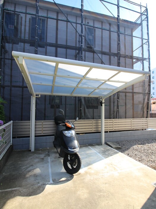 物件外観写真5　(バイク置き場)