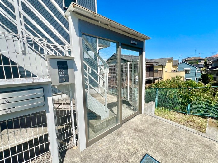 物件外観写真4　(エントランス部分)