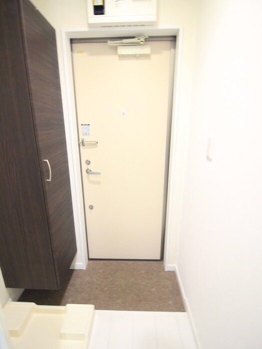 物件内観写真16　(玄関)