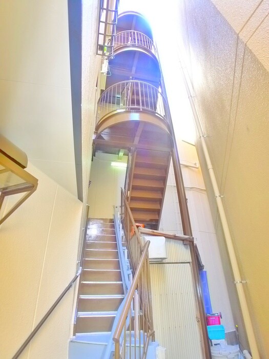 物件外観写真4　(エントランス部分)