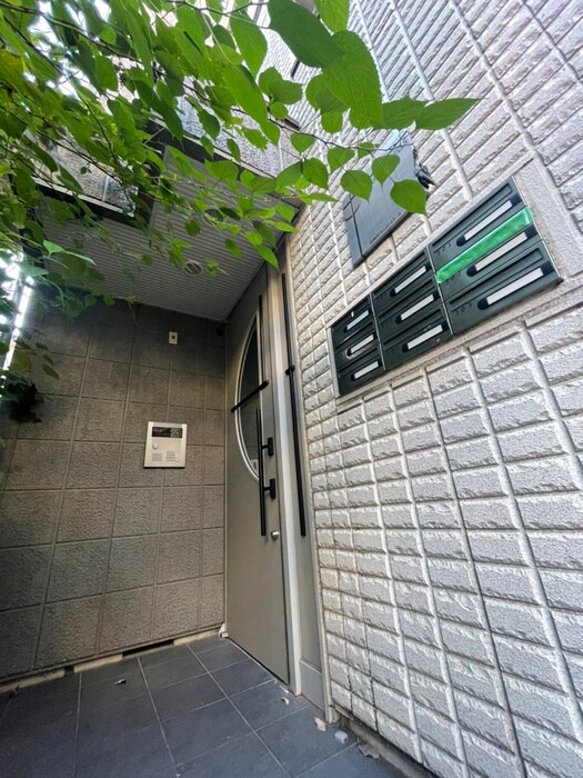 物件外観写真5　(エントランス部分)