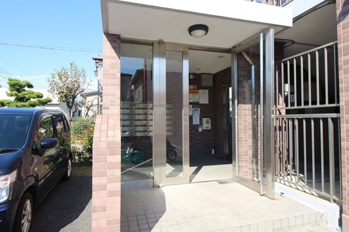 物件外観写真3　(エントランス部分)