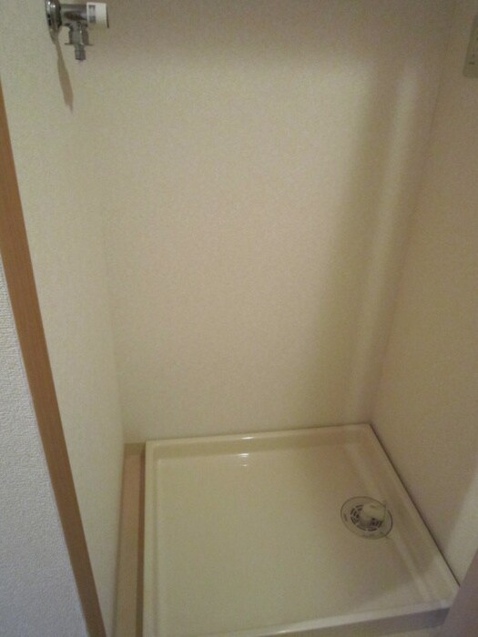 物件内観写真12　(洗濯機置場)