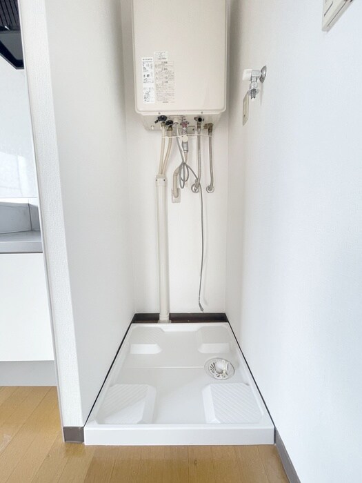 物件内観写真16　(洗濯機置場)