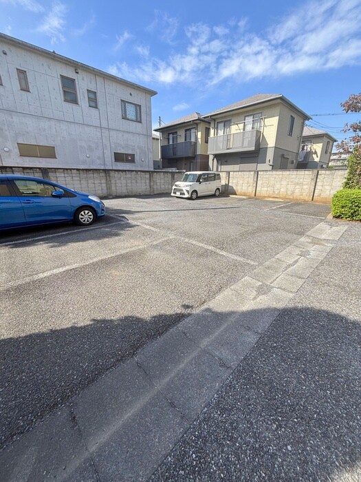 物件外観写真5　(駐車場)