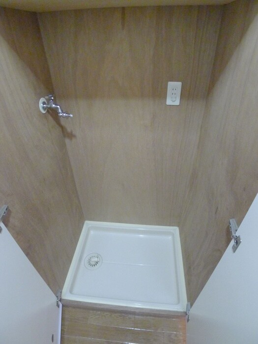 物件内観写真11　(洗濯機置場)