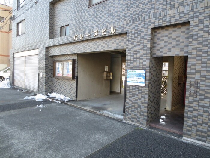 物件外観写真5　(エントランス部分)