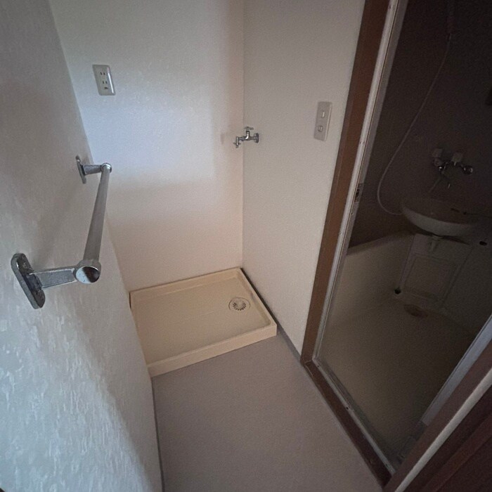 物件内観写真16　(洗濯機置場)