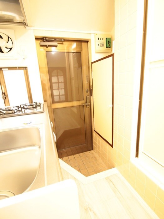 物件内観写真16　(玄関)