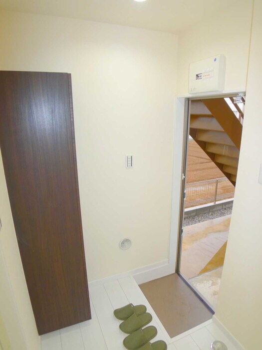 物件内観写真16　(玄関)