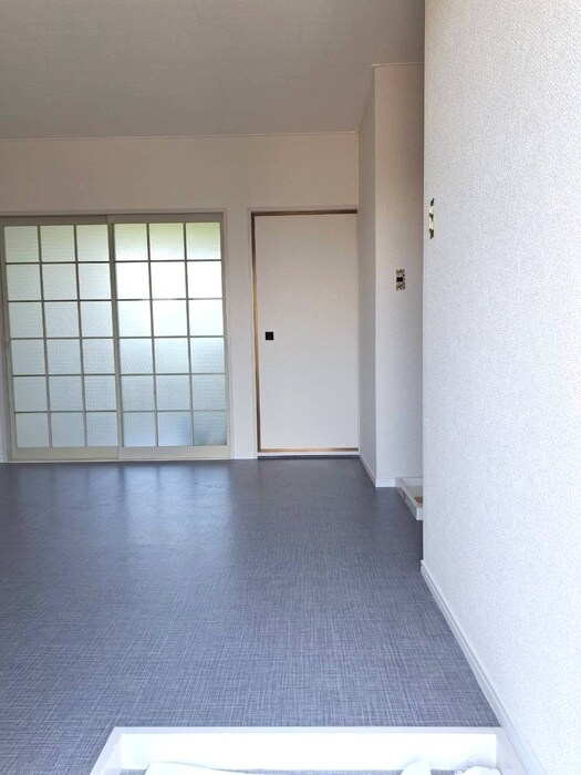 物件内観写真12　(玄関)