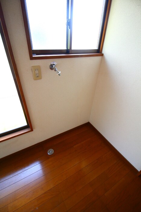 物件内観写真14　(洗濯機置場)