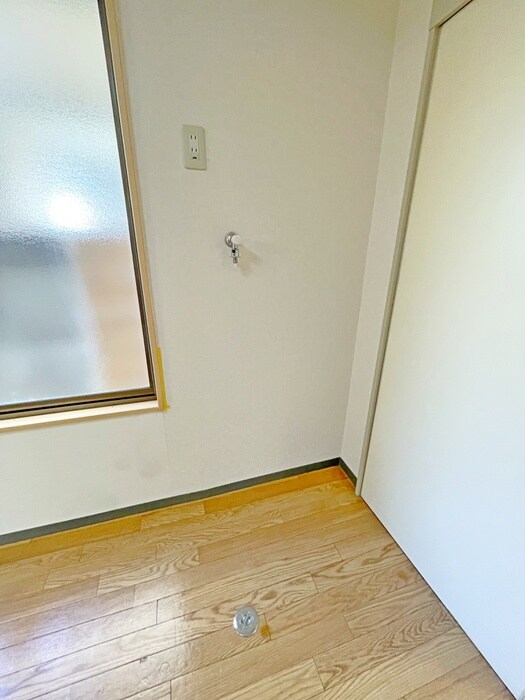 物件内観写真17　(洗濯機置場)