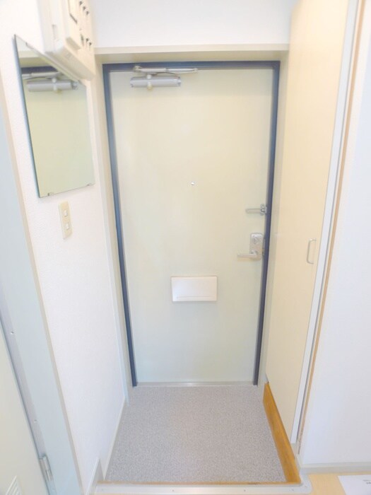 物件内観写真7　(玄関)