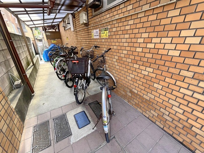 物件外観写真4　(駐輪場)