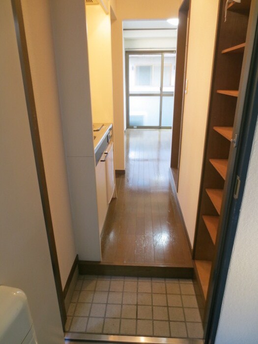 物件内観写真11　(玄関)