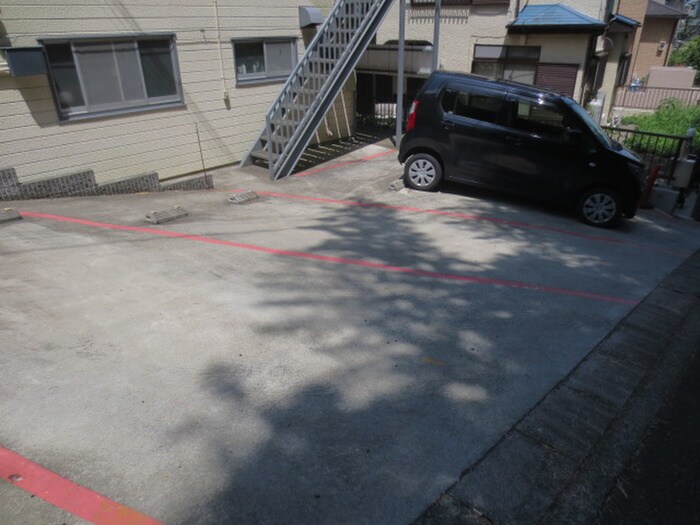 物件外観写真3　(駐車場)