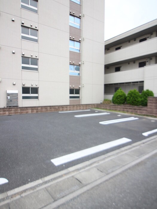 物件外観写真6　(駐車場)