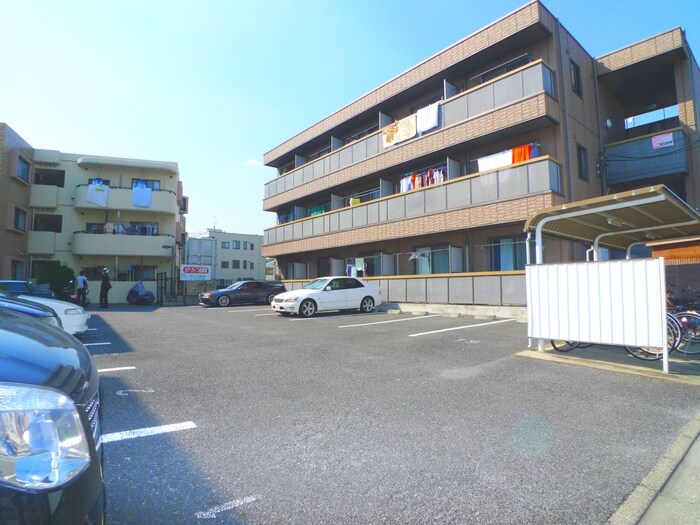 物件外観写真3　(駐車場)