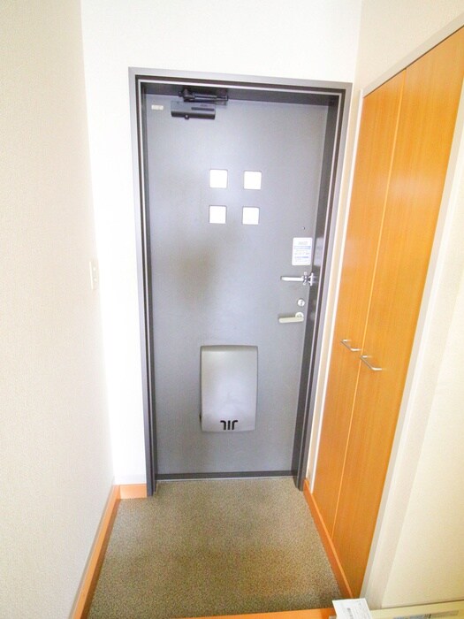 物件内観写真15　(玄関)