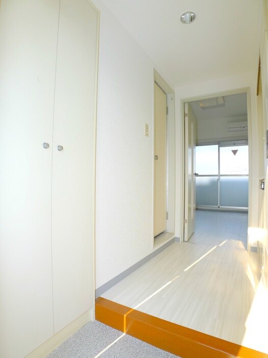 物件内観写真7　(玄関)