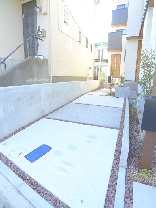 物件外観写真2　(駐車場)