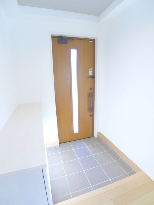 物件内観写真18　(玄関)