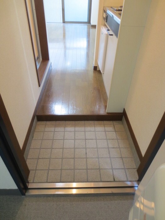 物件内観写真16　(玄関)