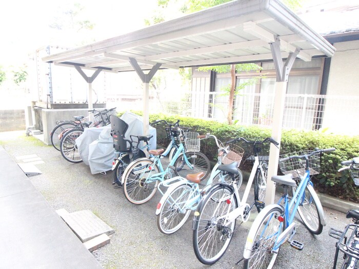 物件外観写真5　(駐輪場)