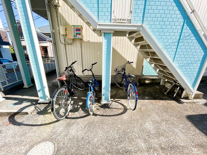 物件外観写真2　(駐輪場)